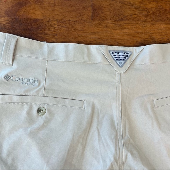 Columbia Men’s PFG khaki shorts size 38 waist 10 in length - Picture 8 of 8